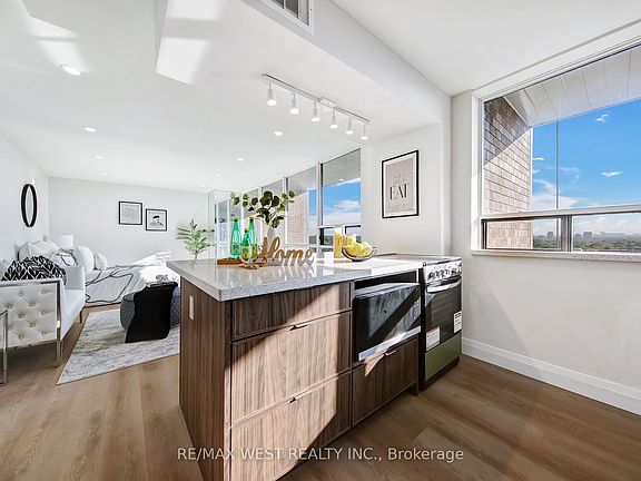 5th image of 914 Yonge St #1202