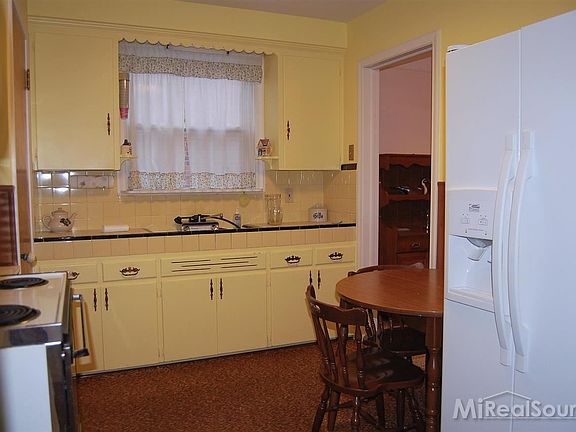 5th image of 3012 Oakshire Ave