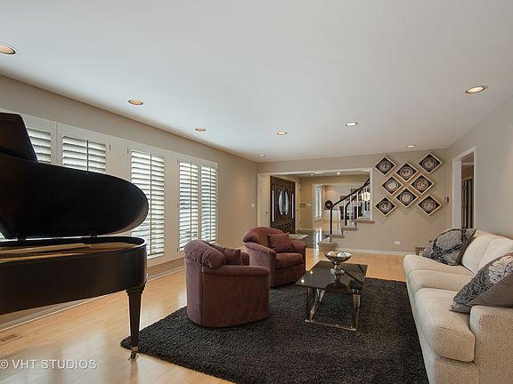 3rd image of 1945 Keats Ln
