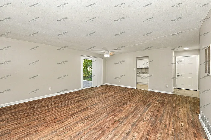 3 bed, 1.5 bath, 1111 sqft, $1,650 — Photo 4