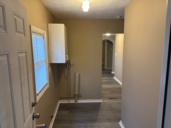 5th image of 1400 Country Club Ave