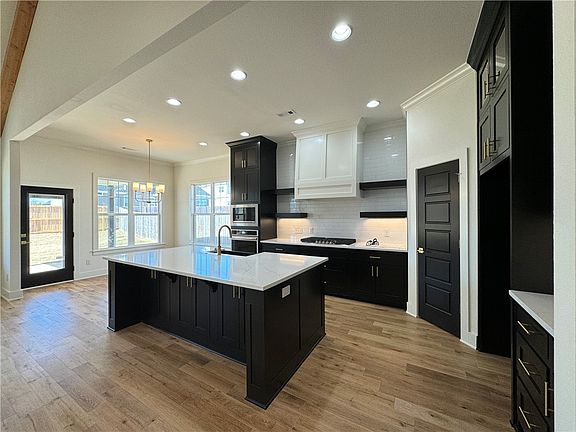 4th image of 6422 S 62nd St