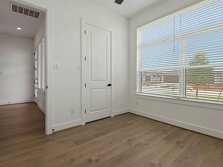 1911 Drover Ln — Photo 13