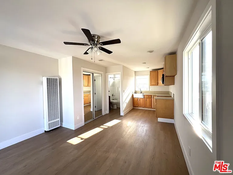 1016 W 109th Pl #1 — Photo 3