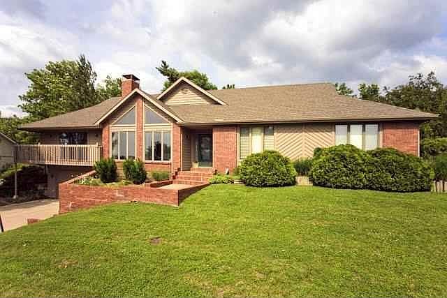 2028  Quail Creek Dr Lawrence, KS listing photo #1