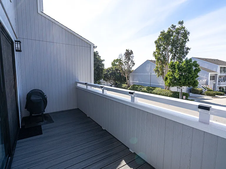404 Columbia St — Photo 26
