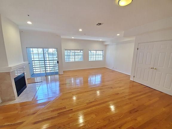 4th image of 852 N Poinsettia Pl APT 4