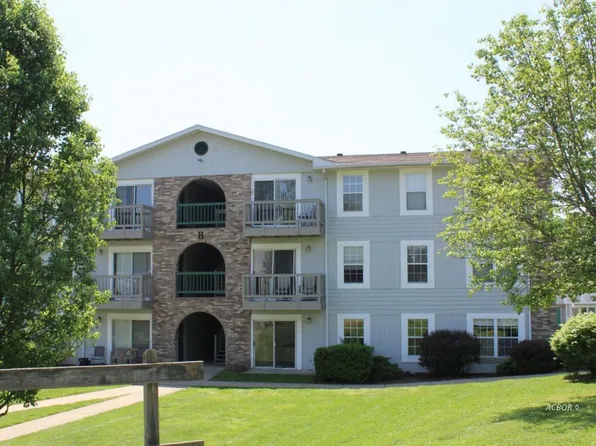 247 W Union St #B-302, Athens, OH 45701