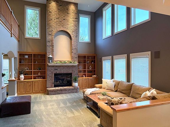 4th image of 2307 Red Oak Ln