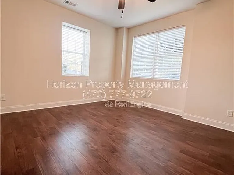2475 Terrace Vw NW — Photo 2