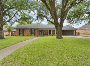1124 Green River Trl, Cleburne, TX 76033