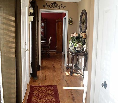 4th image of 1043 River Bend Dr