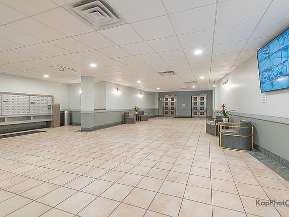 4th image of 811 S Lytle St APT 410