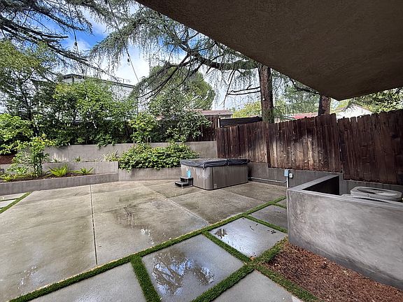 5th image of 2915 Orange Ave