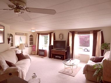 The L-shaped livingroom could also be used as a combination living-dining room. The rounded corners 