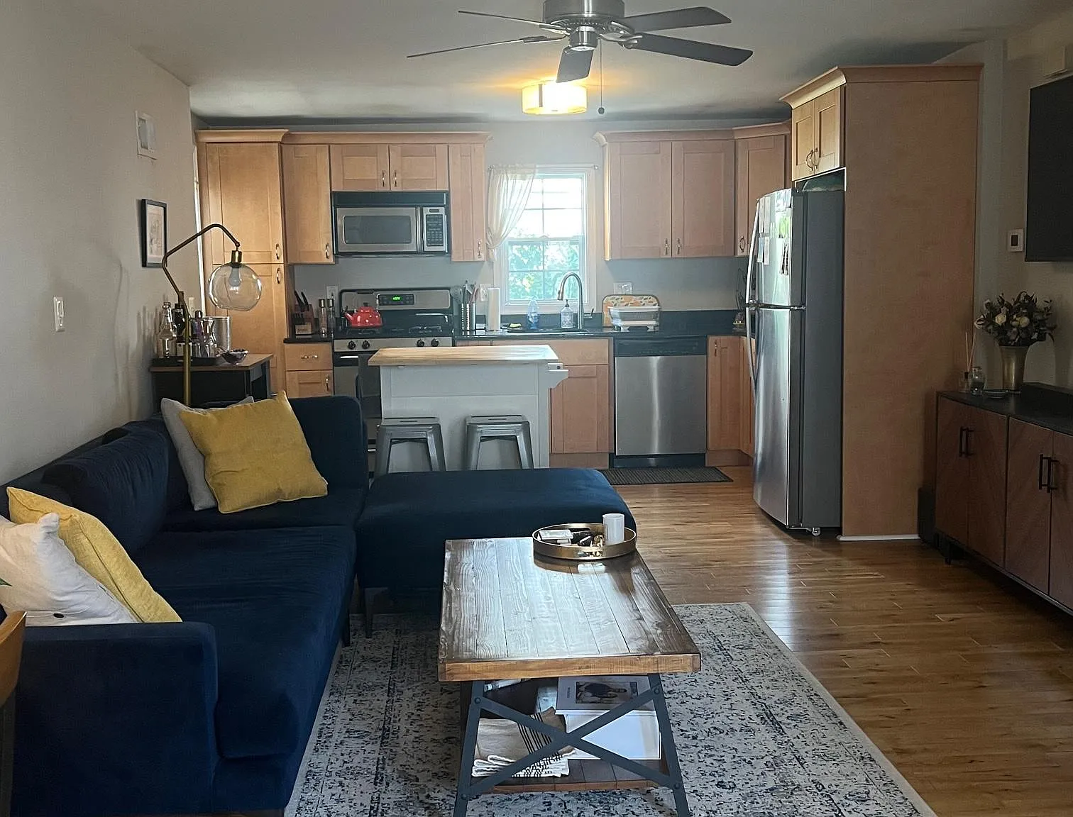2 bed, 965 sqft, $2,300 — Photo 2