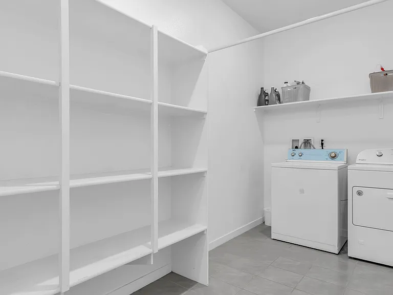11596 S Crescent St — Photo 3