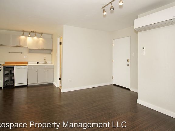 4th image of 2900 N Lowell Blvd #24