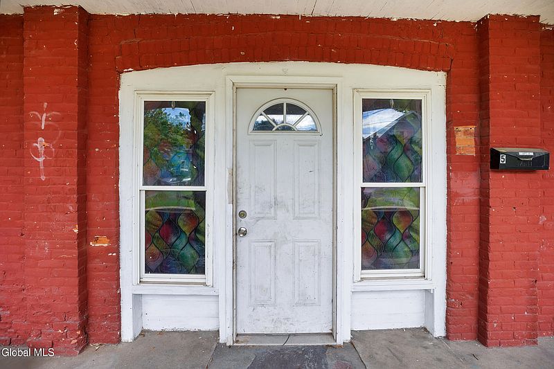 2nd image of 5 Maple Street