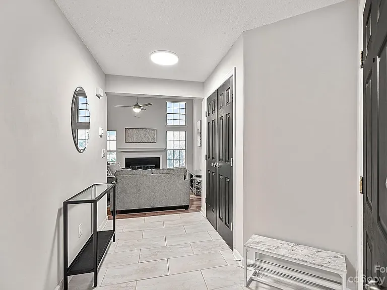 2 bed, 1011 sqft, $2,350 — Photo 3
