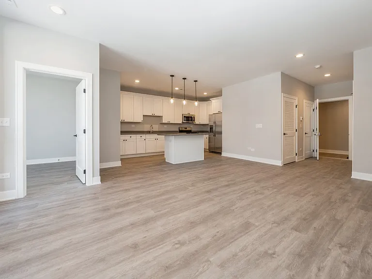 2904 S Hillock Ave #304 — Photo 3