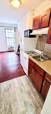 Rented by United Realty Equities | media 9