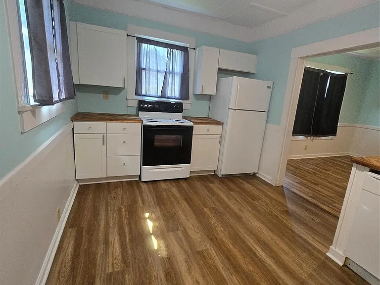 1211 N Main St — Photo 7