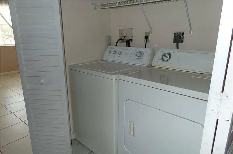 2 bed, 2.0 bath, 835 sqft, $1,800 — Photo 2