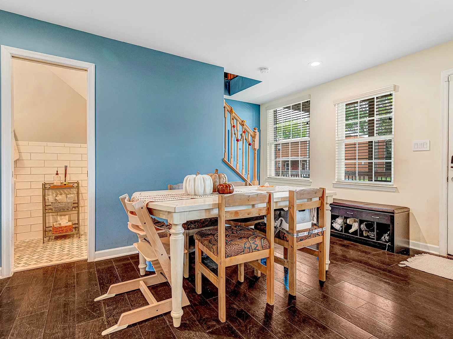 3 bed, 3.5 bath, 2160 sqft, $1,850 — Photo 2