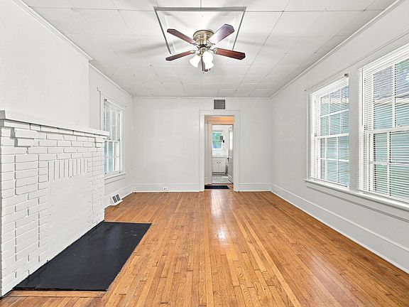 5th image of 820 W Knox St