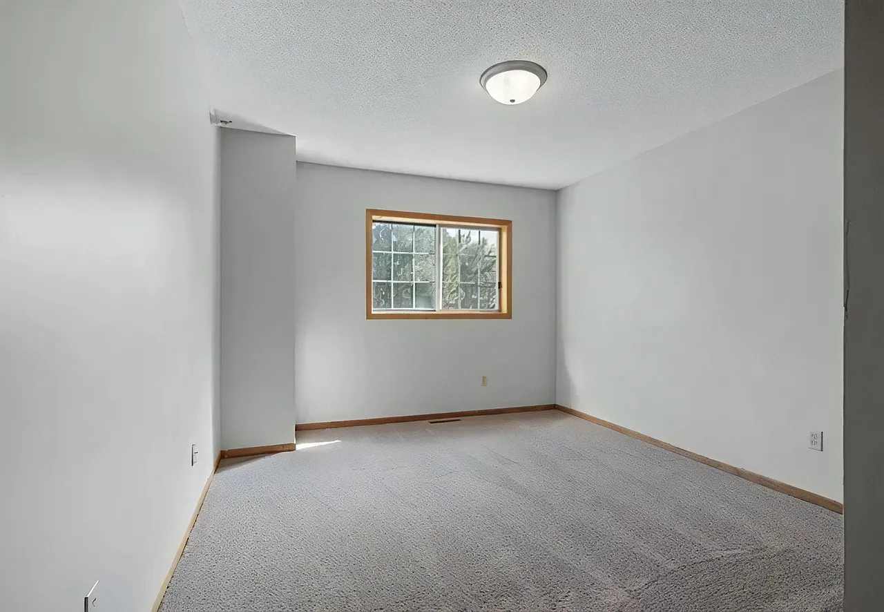 2 bed, 1.5 bath, 1300 sqft, $2,099 — Photo 4