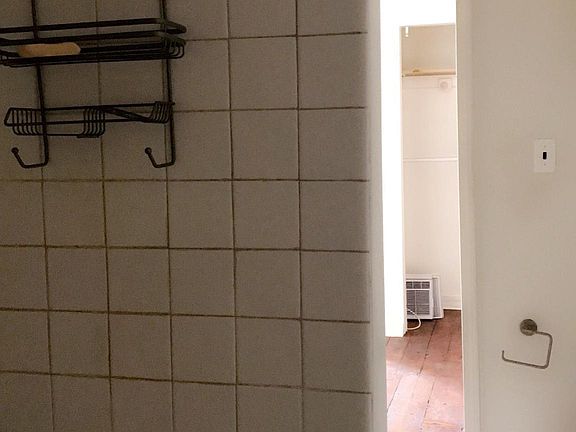 3rd image of 1521 N Elston Ave APT 2F
