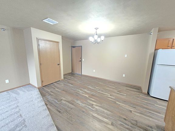 4th image of 4510 E 53rd St #101
