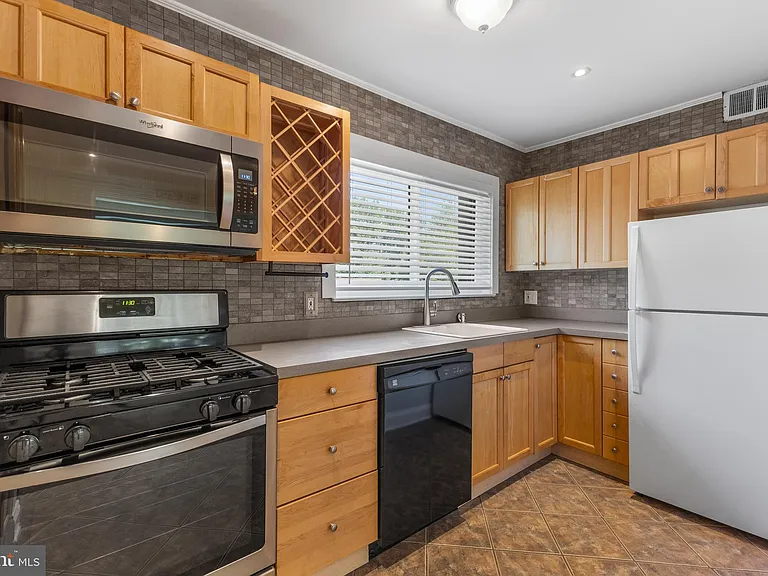 11611 Vantage Hill Rd #11B — Photo 9