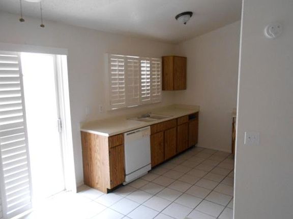 4th image of 3013 W Potter Dr