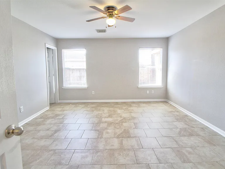 29407 Legends Green Dr — Photo 6