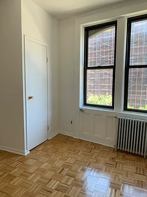Rented by M.Grossman R.E. Management | media 2