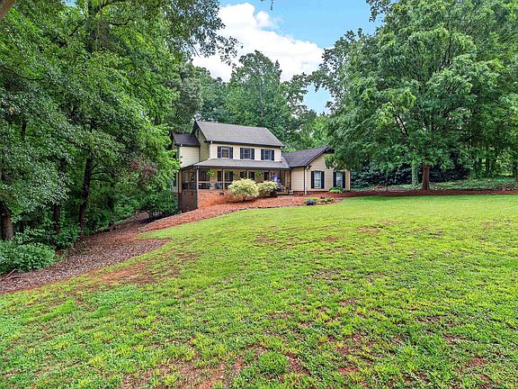 2nd image of 307 Thornhill Dr