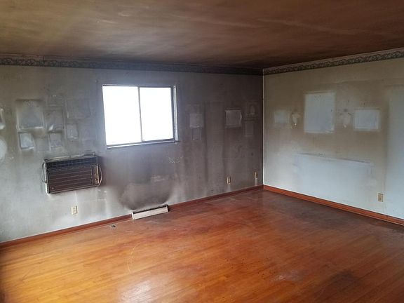 2nd image of 606 S Napoleon Ave