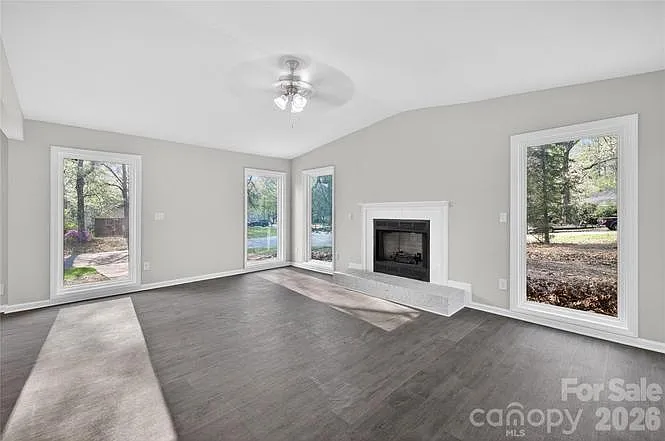 3 bed, 1255 sqft, $2,000 — Photo 3