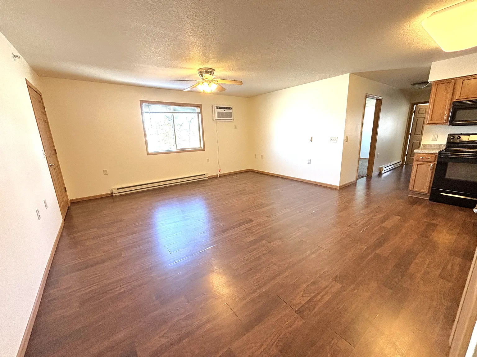 2 bed, 800 sqft, $1,025 — Photo 3