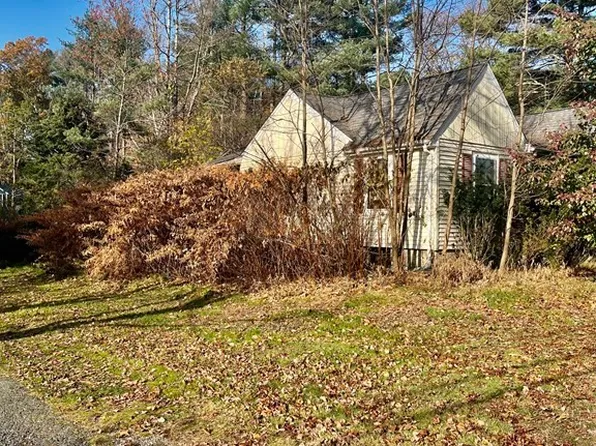 568 Hingham St, Rockland, MA 02370