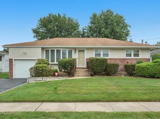 28 Martin Pl, Syosset, NY 11791