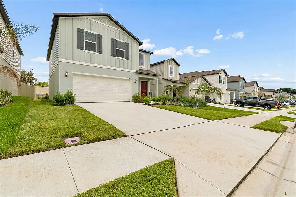 4 bed, 2.5 bath, 1887 sqft, $2,300 — Photo 2