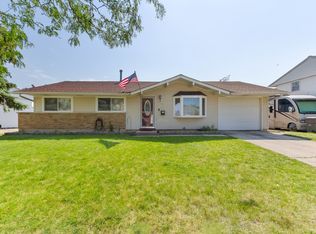423 Arnold Ave, Romeoville, IL 60446