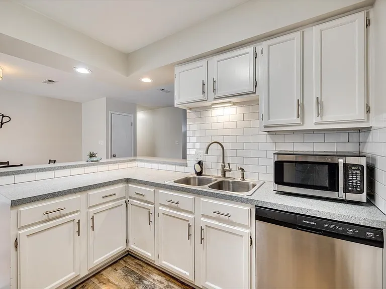 10932 Copperfield Dr — Photo 10