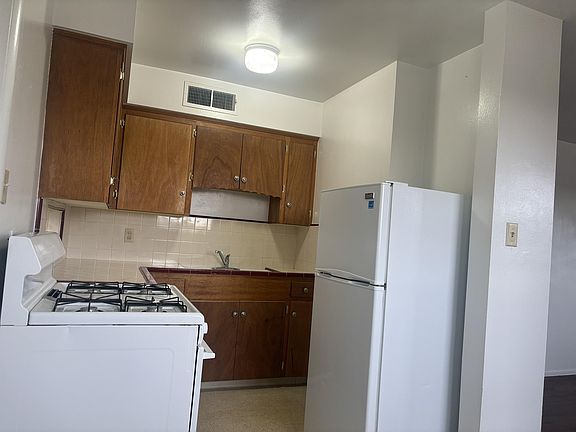 2nd image of 2618 E Turney Ave #4