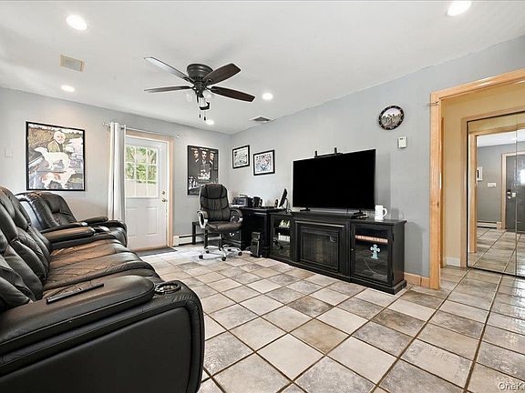 3rd image of 119 Periwinkle Road