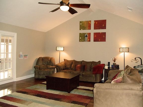 3rd image of 203 Surrey Dr