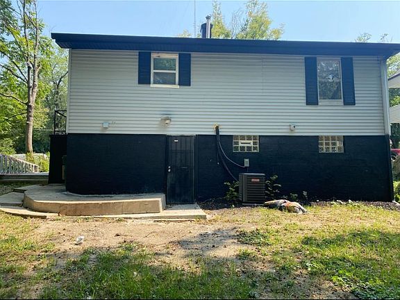 3rd image of 2171 Selim Ave